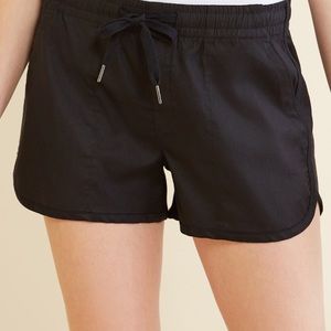 Level 99 Shorts size Medium Evereve black